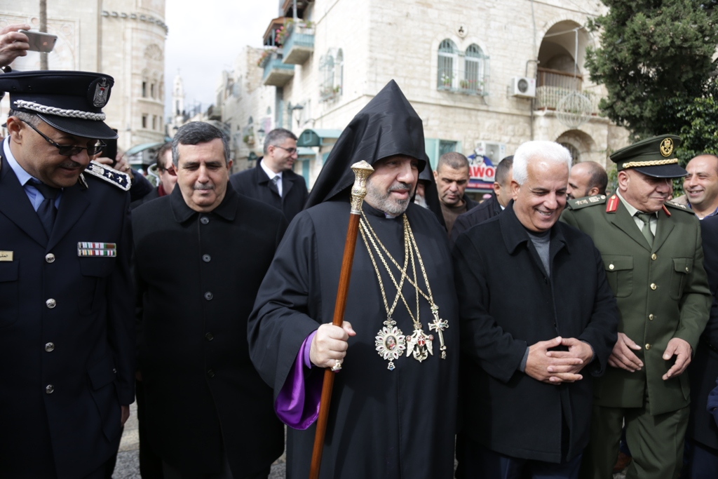 رئيس وأعضاء مجلس بلدية بيت لحم يشاركون في استقبال غبطة بطريرك الأرمن نورهان مانوجيان