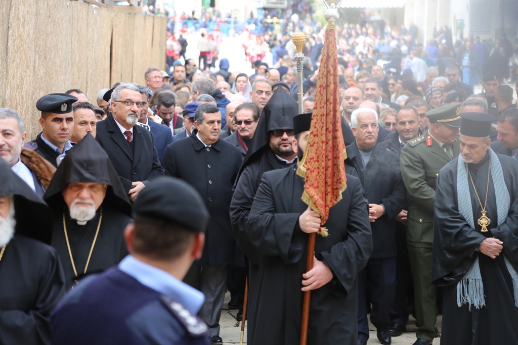 رئيس وأعضاء مجلس بلدية بيت لحم يشاركون في استقبال غبطة بطريرك الأرمن نورهان مانوجيان