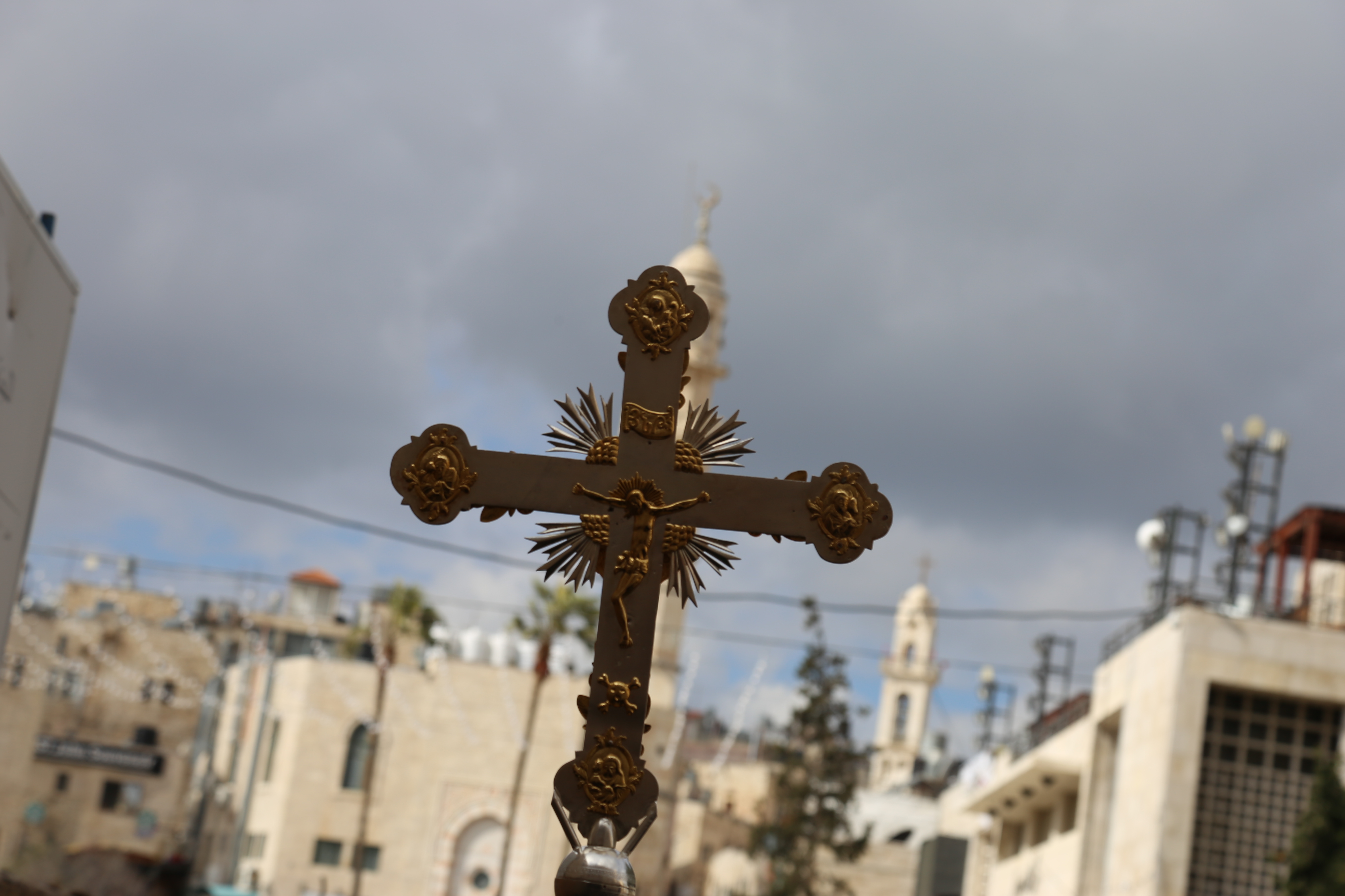 رئيس وأعضاء مجلس بلدية بيت لحم يشاركون في استقبال غبطة بطريرك الأرمن نورهان مانوجيان