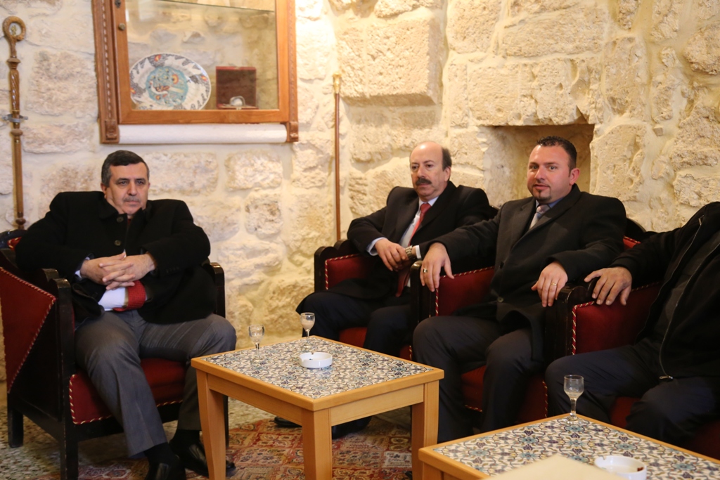 رئيس وأعضاء مجلس بلدية بيت لحم يشاركون في استقبال غبطة بطريرك الأرمن نورهان مانوجيان