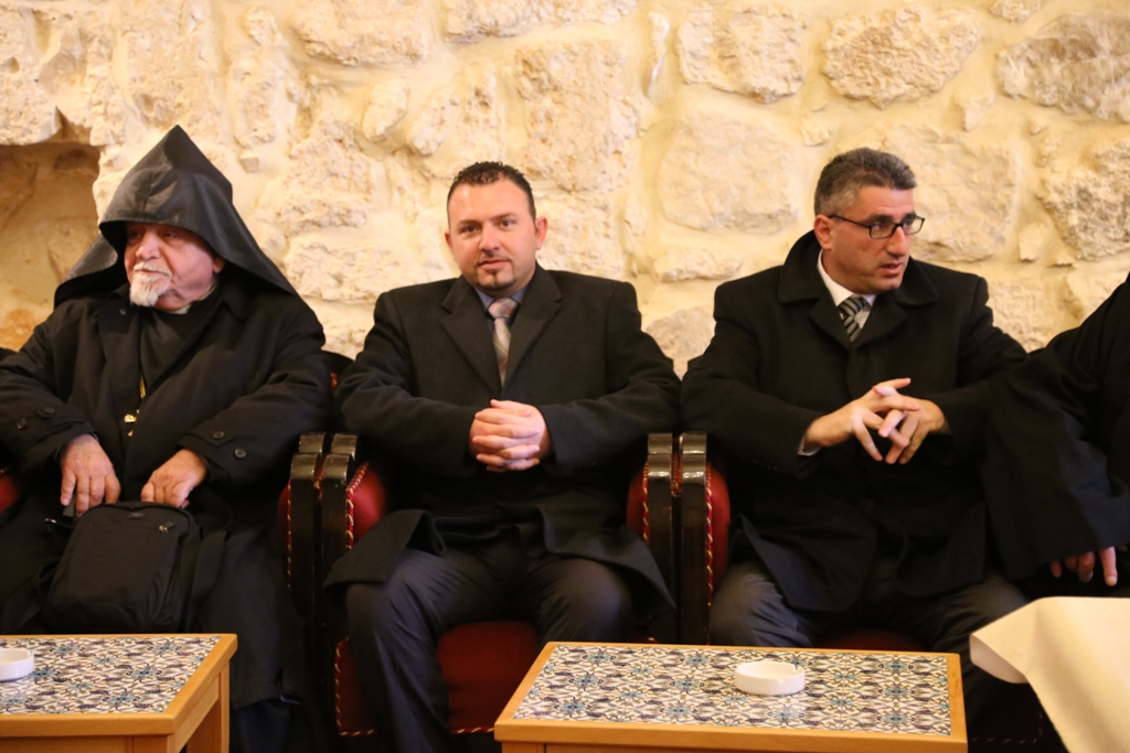 رئيس وأعضاء مجلس بلدية بيت لحم يشاركون في استقبال غبطة بطريرك الأرمن نورهان مانوجيان