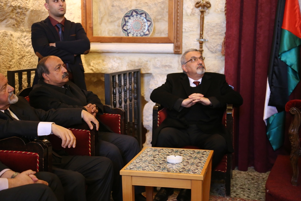 رئيس وأعضاء مجلس بلدية بيت لحم يشاركون في استقبال غبطة بطريرك الأرمن نورهان مانوجيان