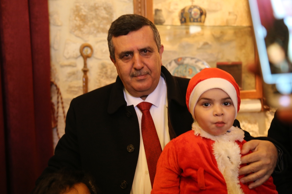 رئيس وأعضاء مجلس بلدية بيت لحم يشاركون في استقبال غبطة بطريرك الأرمن نورهان مانوجيان