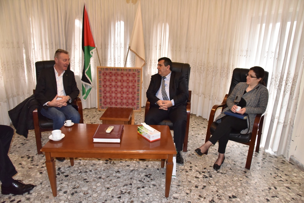رئيس بلدية بيت لحم يستقبل وفد أخوية الرحمة 