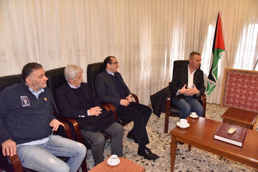 رئيس بلدية بيت لحم يستقبل وفد أخوية الرحمة 