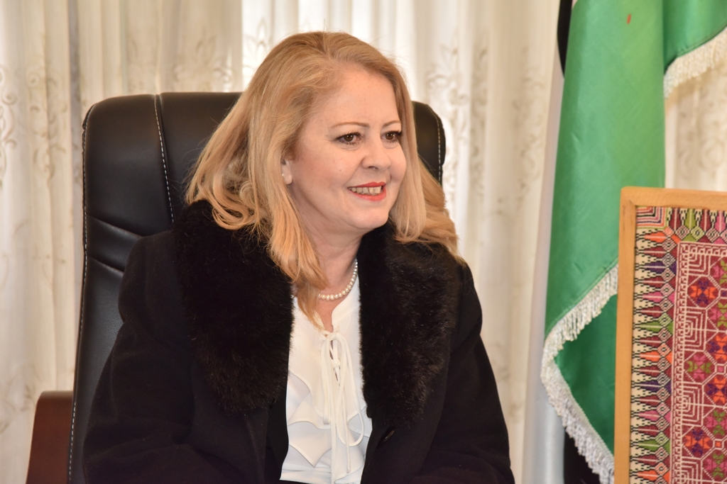 لقاء يجمع بين رئيس بلدية بيت لحم ومستشارة رئيس الوزراء في دار البلدية 