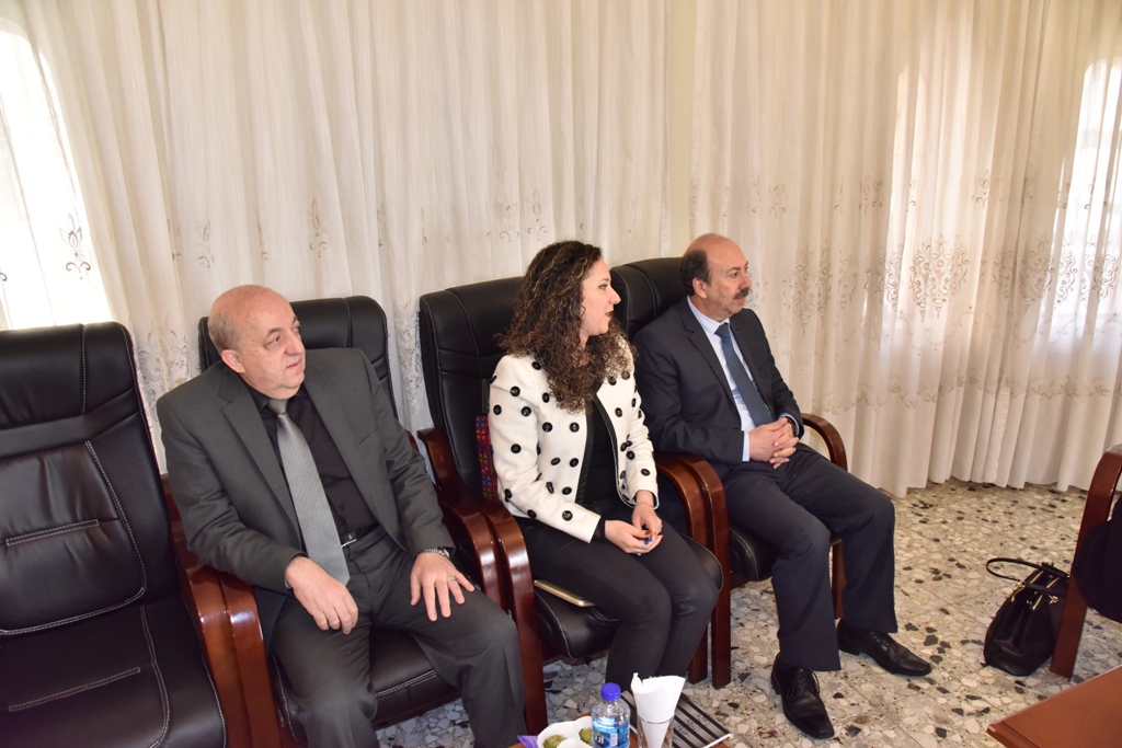 لقاء يجمع بين رئيس بلدية بيت لحم ومستشارة رئيس الوزراء في دار البلدية 