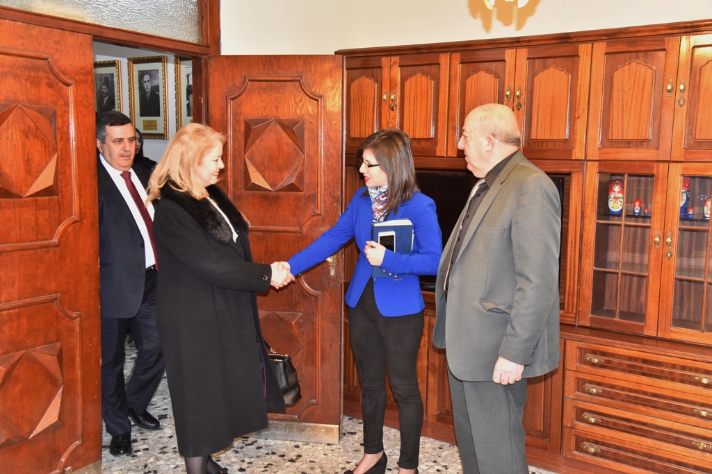 لقاء يجمع بين رئيس بلدية بيت لحم ومستشارة رئيس الوزراء في دار البلدية 