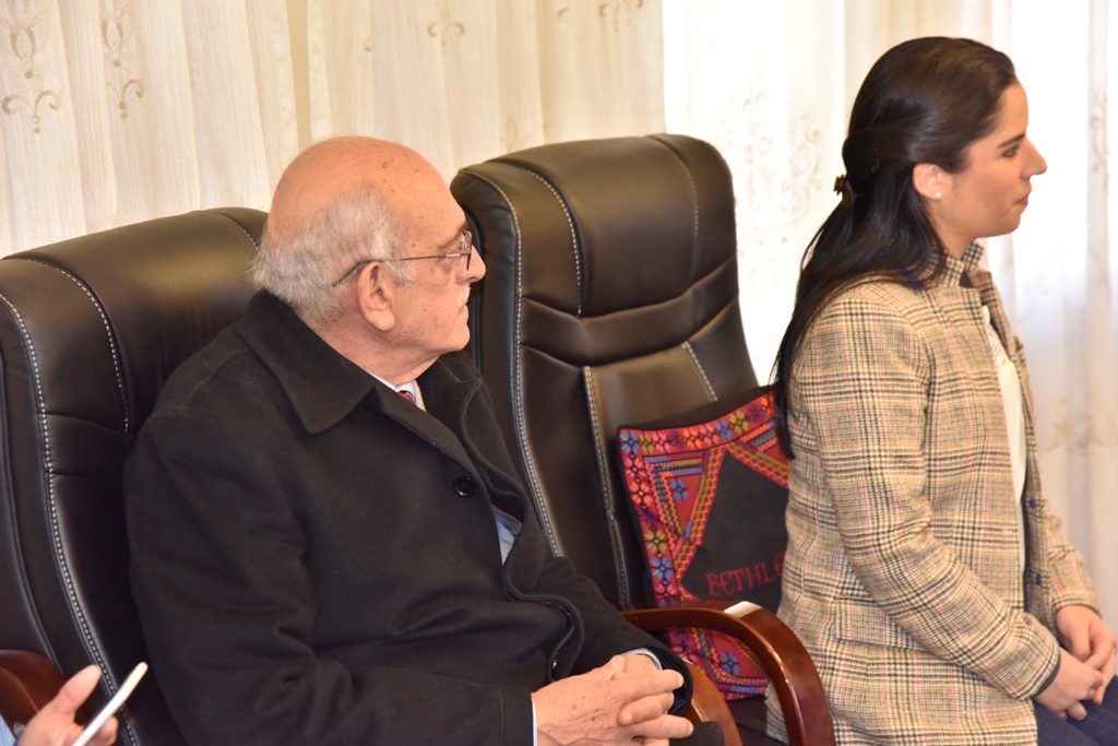 سلمان يستقبل رئيس بلدية سان سلفادور في دار البلدية