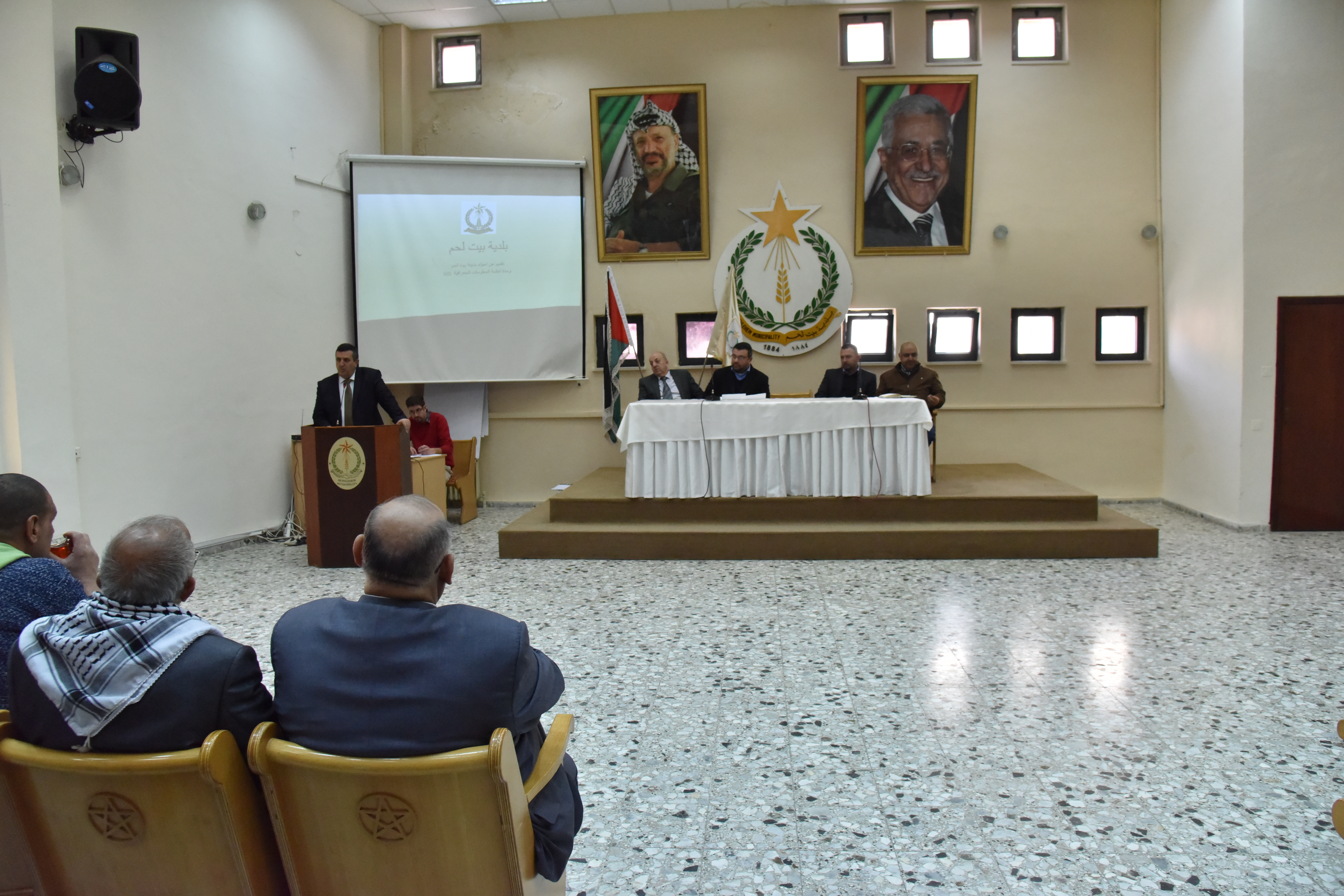 بلدية بيت لحم تعقد لقاءها الأول ضمن لقاءات لجنة التواصل مع المجتمع مع أهالي حي الفواغرة ( الفراحية )