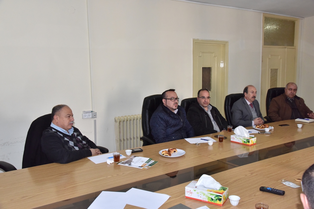 اجتماع مشترك بين لجنة التخطيط الإستراتيجي وفريق التخطيط الأساسي في دار البلدية لتقييم اللقاء المجتمعي الثاني 