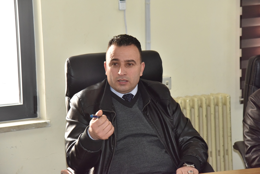 اجتماع مشترك بين لجنة التخطيط الإستراتيجي وفريق التخطيط الأساسي في دار البلدية لتقييم اللقاء المجتمعي الثاني 