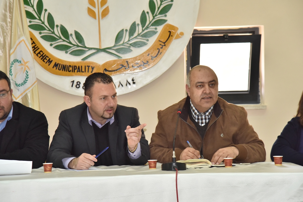 بلدية بيت لحم تعقد لقاءها الأول ضمن لقاءات لجنة التواصل مع المجتمع مع أهالي حي الفواغرة ( الفراحية )