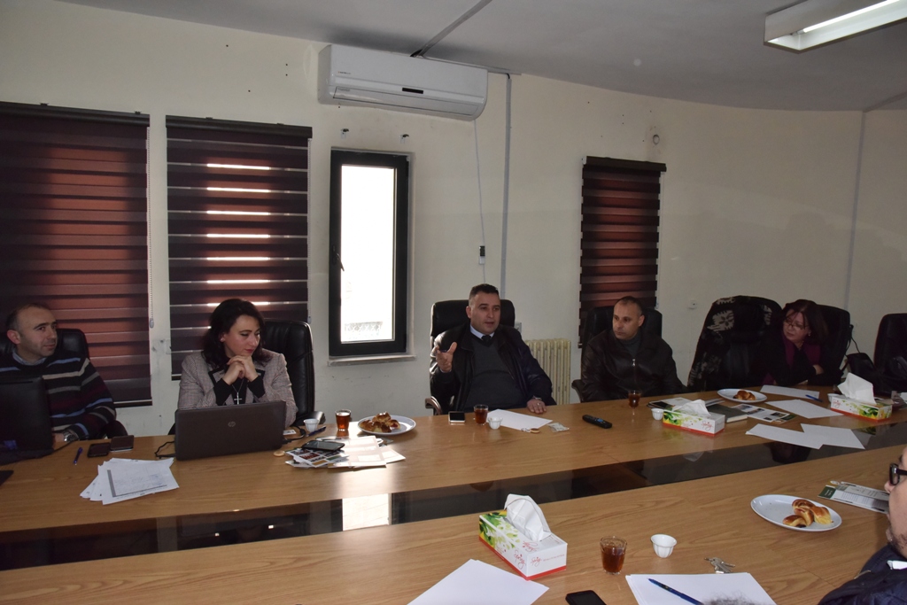 اجتماع مشترك بين لجنة التخطيط الإستراتيجي وفريق التخطيط الأساسي في دار البلدية لتقييم اللقاء المجتمعي الثاني 