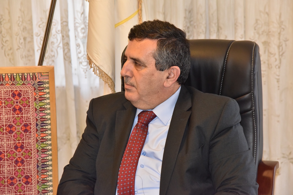 سلمان يستقبل ممثل جمهورية لاتفيا في دار البلدية