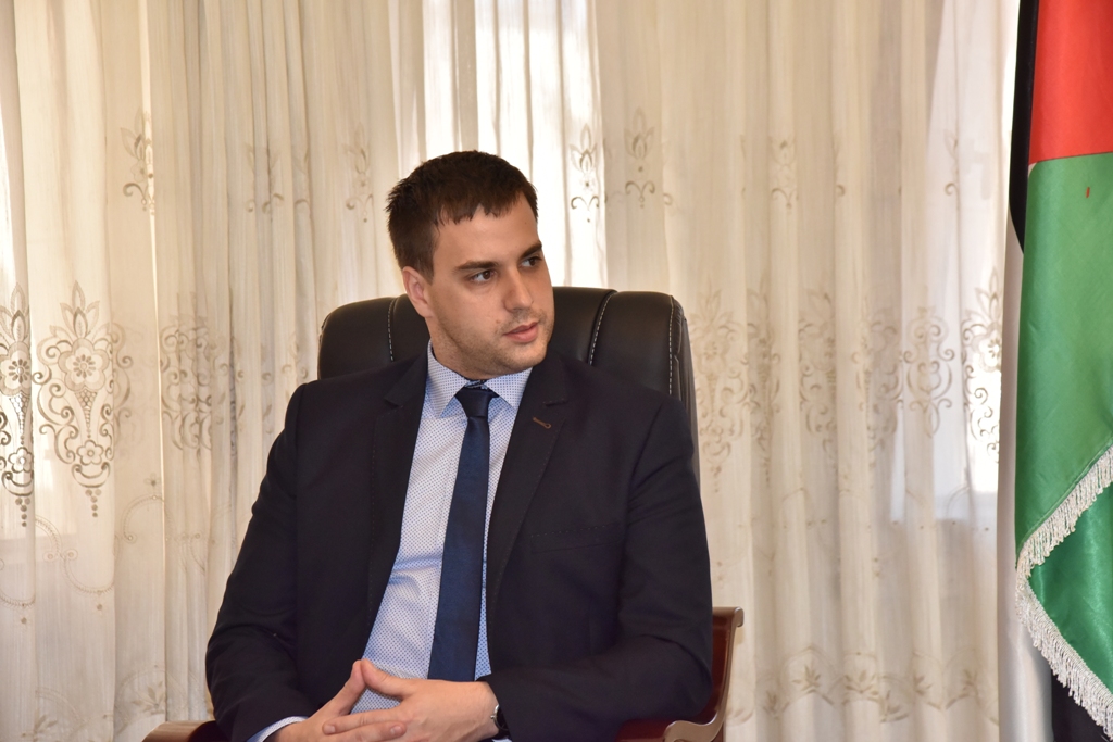 سلمان يستقبل ممثل هنغاريا لدى فلسطين ويبحثان سبل التعاون المشترك