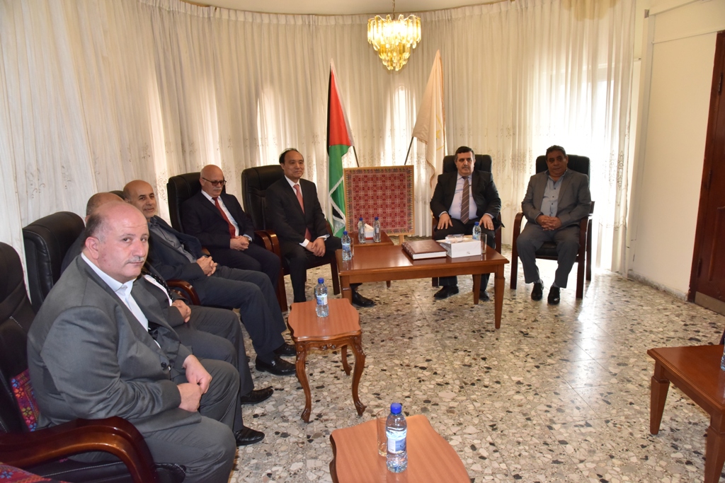 رئيس بلدية بيت لحم يستقبل  أمين عام الإتحاد الدولي للإتصالات ويرافقه في جولته إلى كنيسة المهد 
