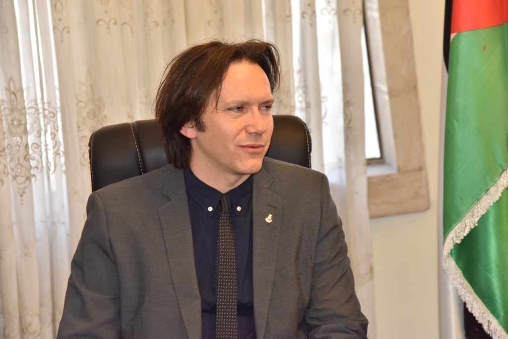 سلمان يلتقي وفد الإتحاد الأوروبي للمسارات الثقافية برئاسة نائب رئيس بلدية أسيزي 