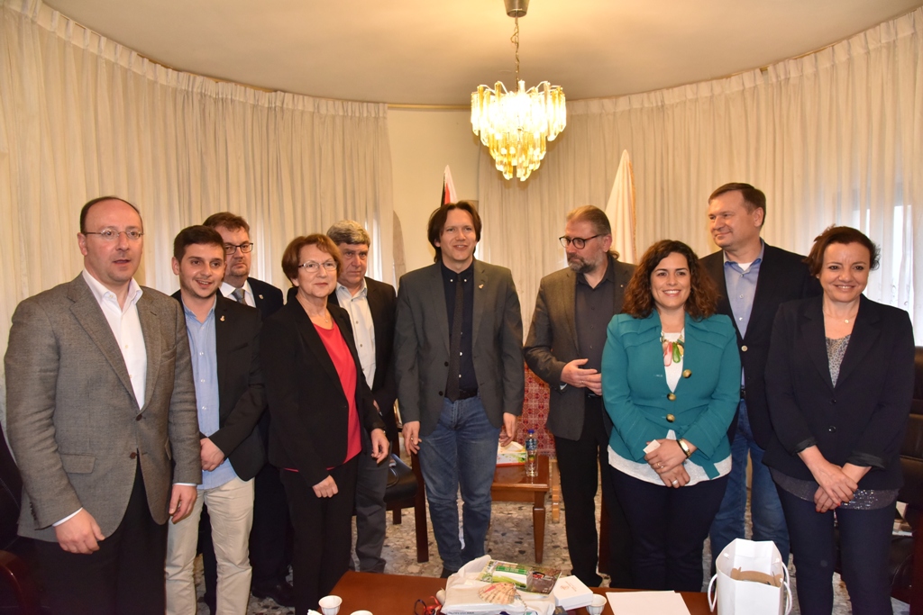 سلمان يلتقي وفد الإتحاد الأوروبي للمسارات الثقافية برئاسة نائب رئيس بلدية أسيزي 