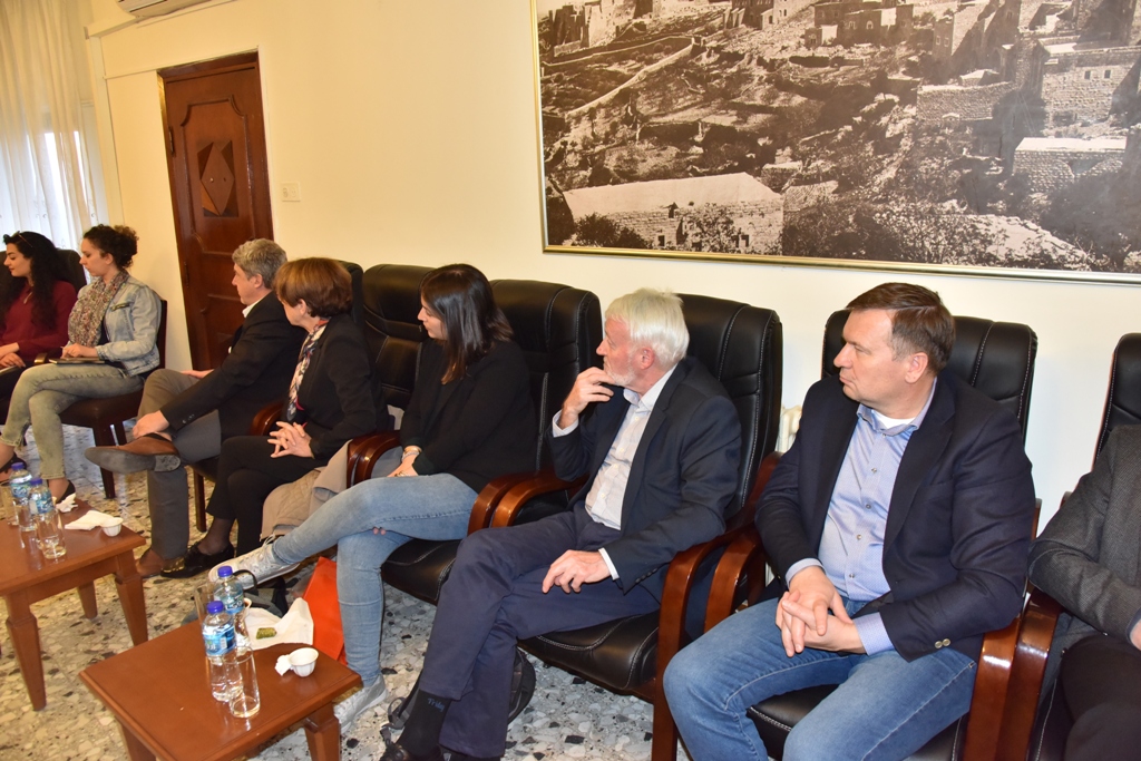 سلمان يلتقي وفد الإتحاد الأوروبي للمسارات الثقافية برئاسة نائب رئيس بلدية أسيزي 