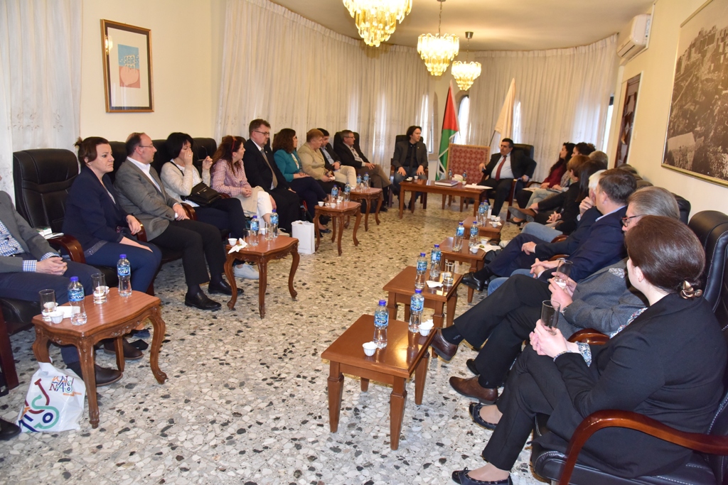 سلمان يلتقي وفد الإتحاد الأوروبي للمسارات الثقافية برئاسة نائب رئيس بلدية أسيزي 