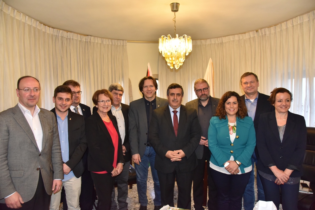 سلمان يلتقي وفد الإتحاد الأوروبي للمسارات الثقافية برئاسة نائب رئيس بلدية أسيزي 