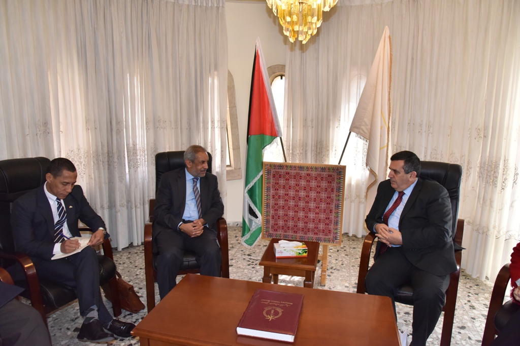 رئيس بلدية بيت لحم يستقبل ممثل جمهورية جنوب افريقيا لدى دولة فلسطين ويبحثان سبل التعاون المشترك