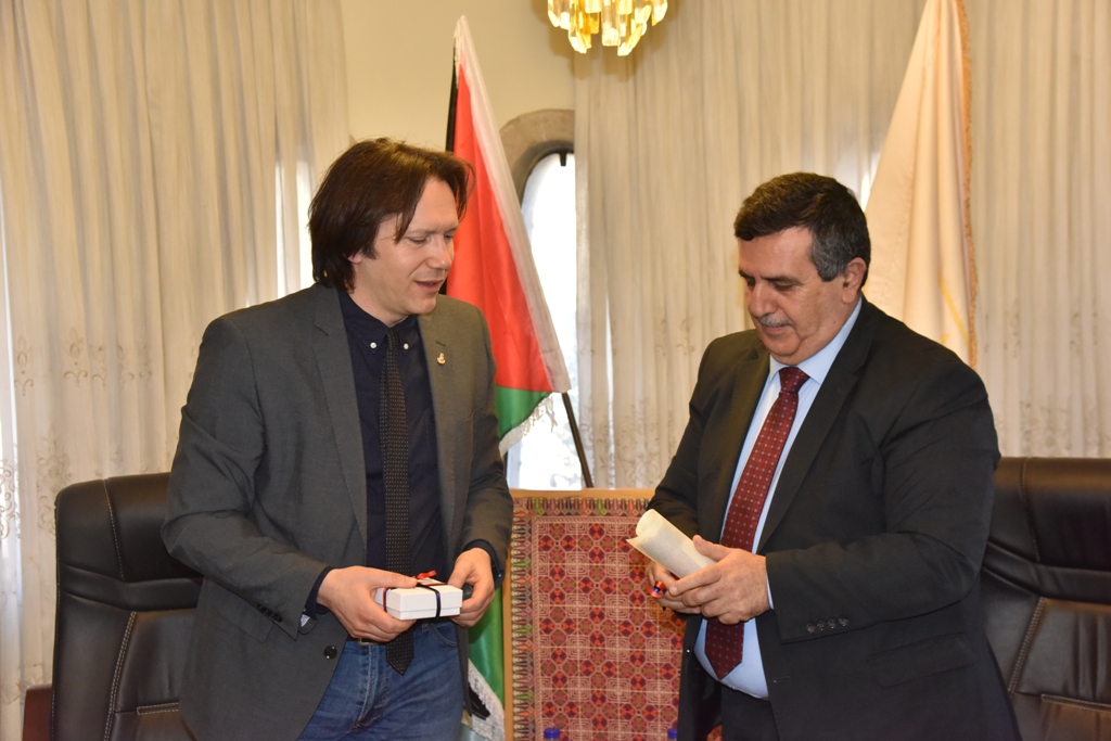 سلمان يلتقي وفد الإتحاد الأوروبي للمسارات الثقافية برئاسة نائب رئيس بلدية أسيزي 