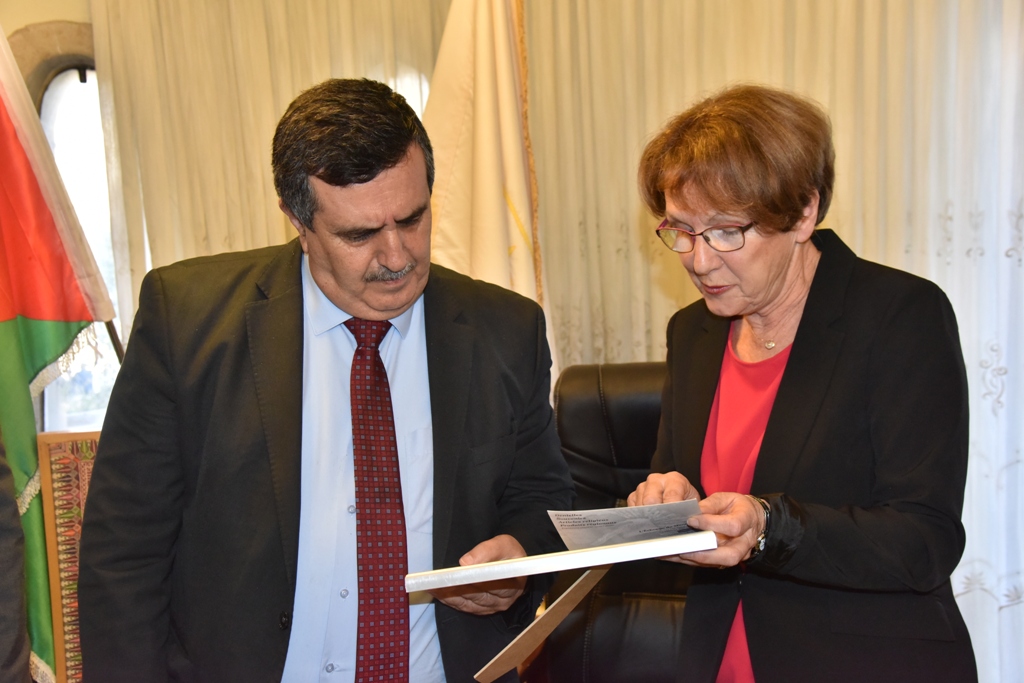 سلمان يلتقي وفد الإتحاد الأوروبي للمسارات الثقافية برئاسة نائب رئيس بلدية أسيزي 