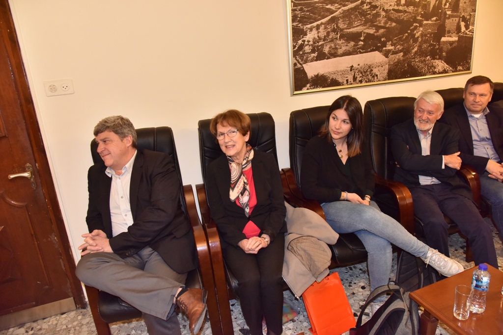 سلمان يلتقي وفد الإتحاد الأوروبي للمسارات الثقافية برئاسة نائب رئيس بلدية أسيزي 