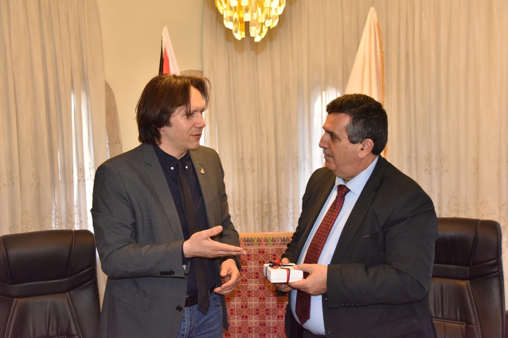 سلمان يلتقي وفد الإتحاد الأوروبي للمسارات الثقافية برئاسة نائب رئيس بلدية أسيزي 