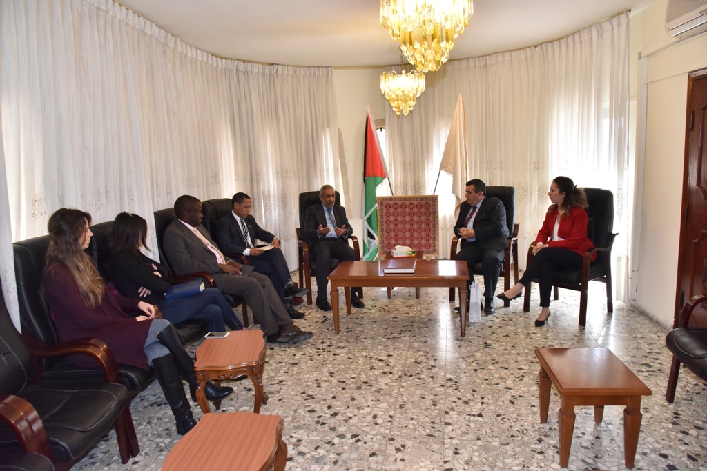 رئيس بلدية بيت لحم يستقبل ممثل جمهورية جنوب افريقيا لدى دولة فلسطين ويبحثان سبل التعاون المشترك