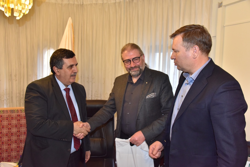 سلمان يلتقي وفد الإتحاد الأوروبي للمسارات الثقافية برئاسة نائب رئيس بلدية أسيزي 