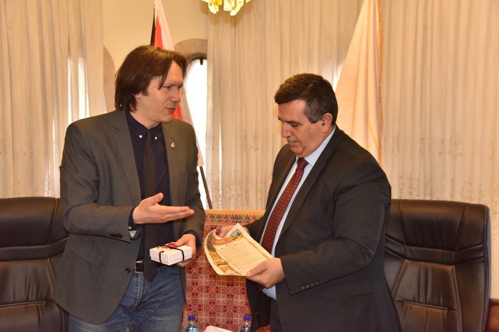 سلمان يلتقي وفد الإتحاد الأوروبي للمسارات الثقافية برئاسة نائب رئيس بلدية أسيزي 