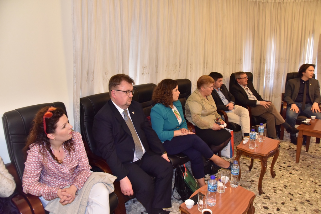 سلمان يلتقي وفد الإتحاد الأوروبي للمسارات الثقافية برئاسة نائب رئيس بلدية أسيزي 