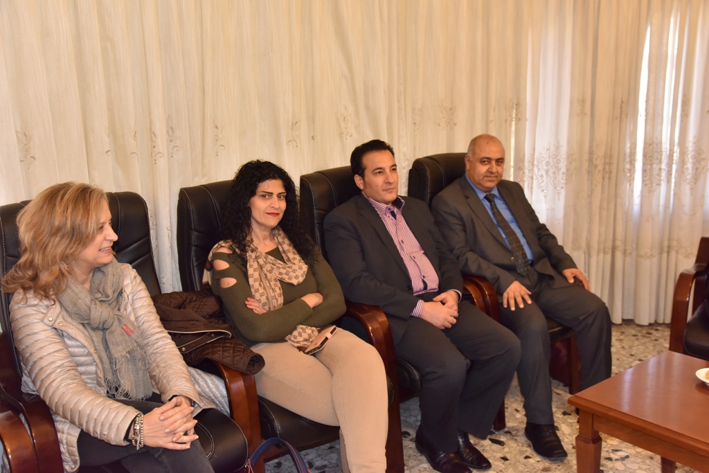 رئيس وأعضاء مجلس بلدية بيت لحم يستقبلون وفداً قضائياً أوروبياً ومديرة المعهد القضائي الفلسطيني في دار البلدية