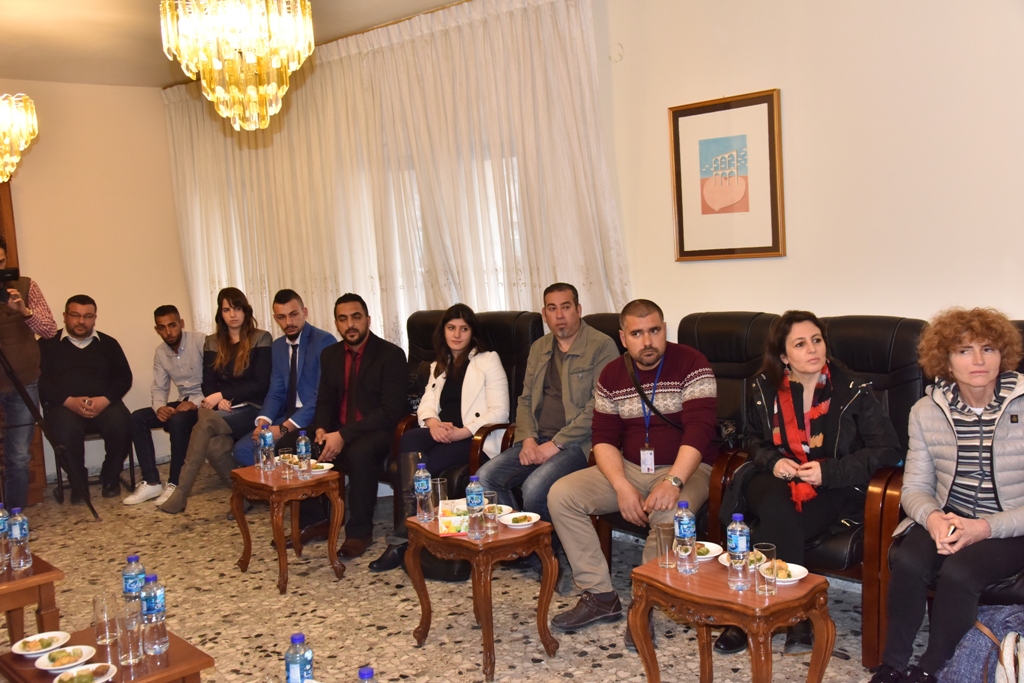 رئيس وأعضاء مجلس بلدية بيت لحم يستقبلون وفداً قضائياً أوروبياً ومديرة المعهد القضائي الفلسطيني في دار البلدية