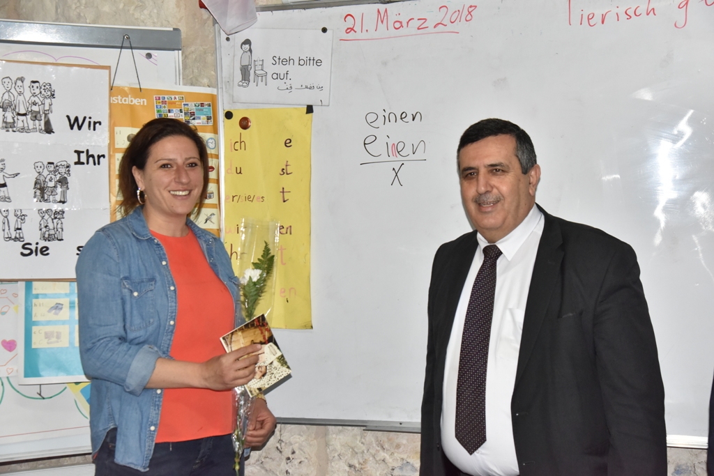 بمناسبة عيد الأم بلدية بيت لحم وحركة فتح ومديرية التربية والتعليم يعايدون المعلمات في المدارس