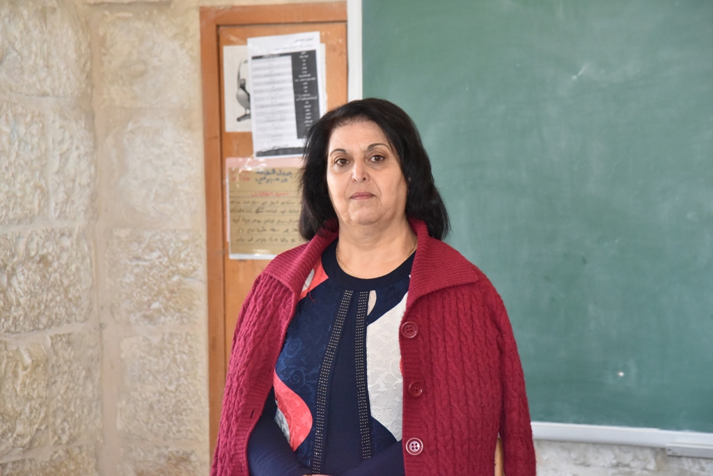 بمناسبة عيد الأم بلدية بيت لحم وحركة فتح ومديرية التربية والتعليم يعايدون المعلمات في المدارس