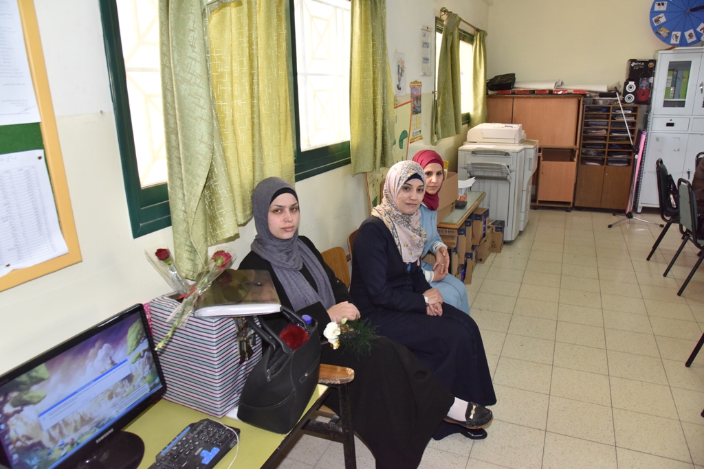 بمناسبة عيد الأم بلدية بيت لحم وحركة فتح ومديرية التربية والتعليم يعايدون المعلمات في المدارس