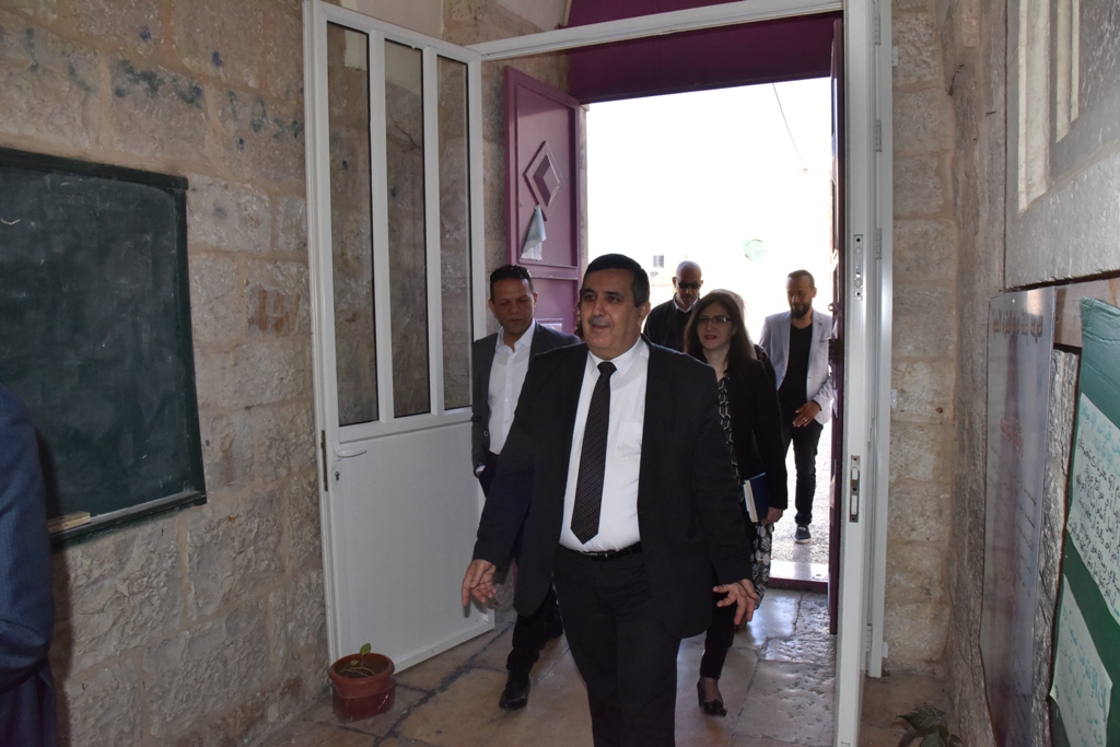 بمناسبة عيد الأم بلدية بيت لحم وحركة فتح ومديرية التربية والتعليم يعايدون المعلمات في المدارس