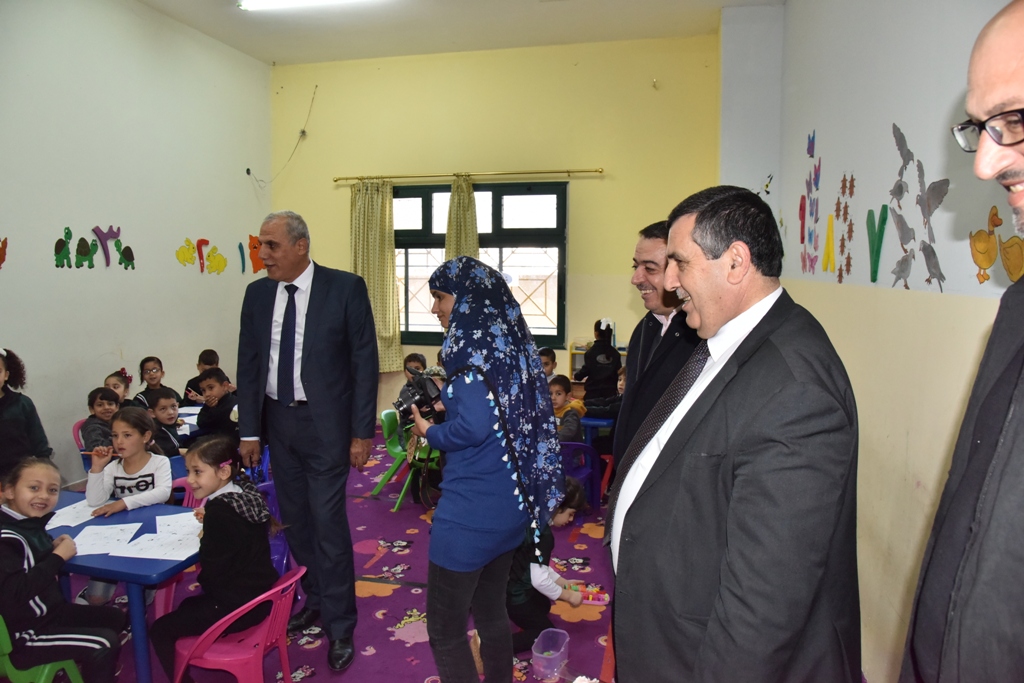 بمناسبة عيد الأم بلدية بيت لحم وحركة فتح ومديرية التربية والتعليم يعايدون المعلمات في المدارس