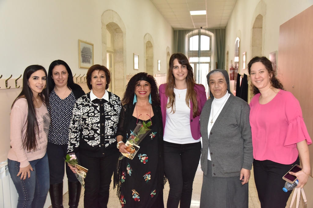 بمناسبة عيد الأم بلدية بيت لحم وحركة فتح ومديرية التربية والتعليم يعايدون المعلمات في المدارس