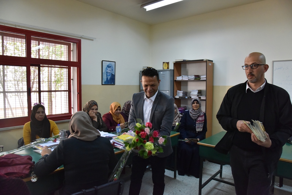 بمناسبة عيد الأم بلدية بيت لحم وحركة فتح ومديرية التربية والتعليم يعايدون المعلمات في المدارس
