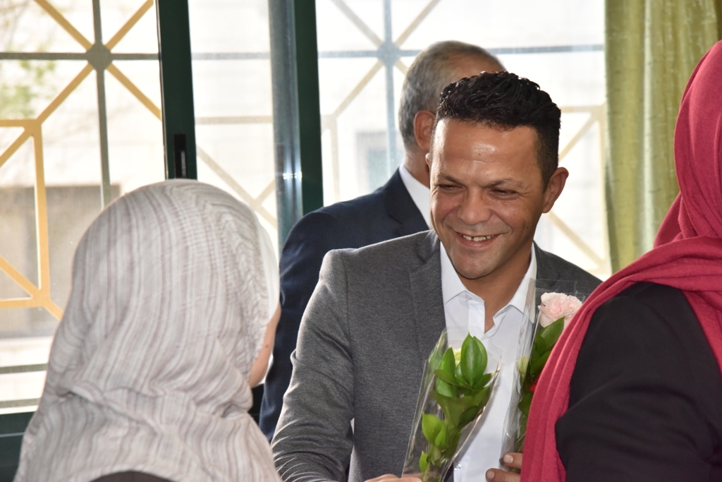 بمناسبة عيد الأم بلدية بيت لحم وحركة فتح ومديرية التربية والتعليم يعايدون المعلمات في المدارس