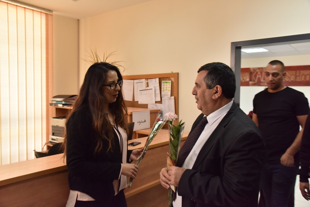 بمناسبة عيد الأم بلدية بيت لحم وحركة فتح ومديرية التربية والتعليم يعايدون المعلمات في المدارس