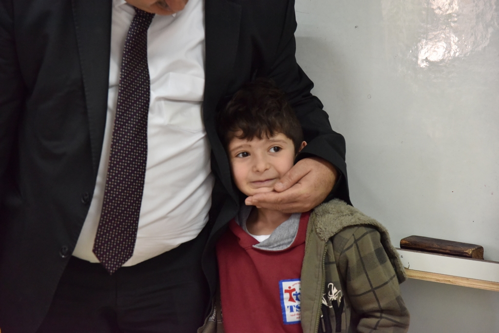 بمناسبة عيد الأم بلدية بيت لحم وحركة فتح ومديرية التربية والتعليم يعايدون المعلمات في المدارس