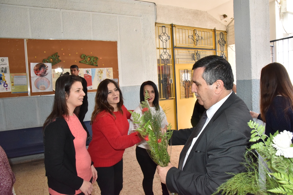 بمناسبة عيد الأم بلدية بيت لحم وحركة فتح ومديرية التربية والتعليم يعايدون المعلمات في المدارس