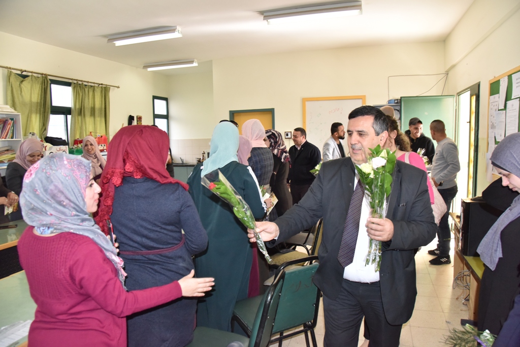 بمناسبة عيد الأم بلدية بيت لحم وحركة فتح ومديرية التربية والتعليم يعايدون المعلمات في المدارس