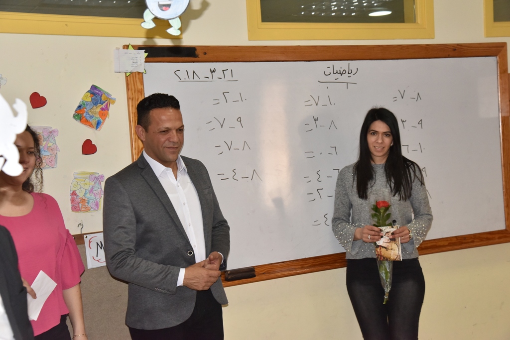 بمناسبة عيد الأم بلدية بيت لحم وحركة فتح ومديرية التربية والتعليم يعايدون المعلمات في المدارس